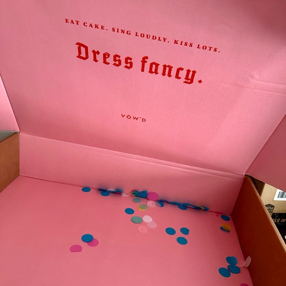 Elegant Ivory Spaghetti-Strap Tulle Wedding Gown - Picture 6 of 16